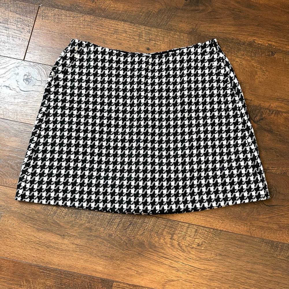 CAbi Black and White Houndstooth Pencil Skirt